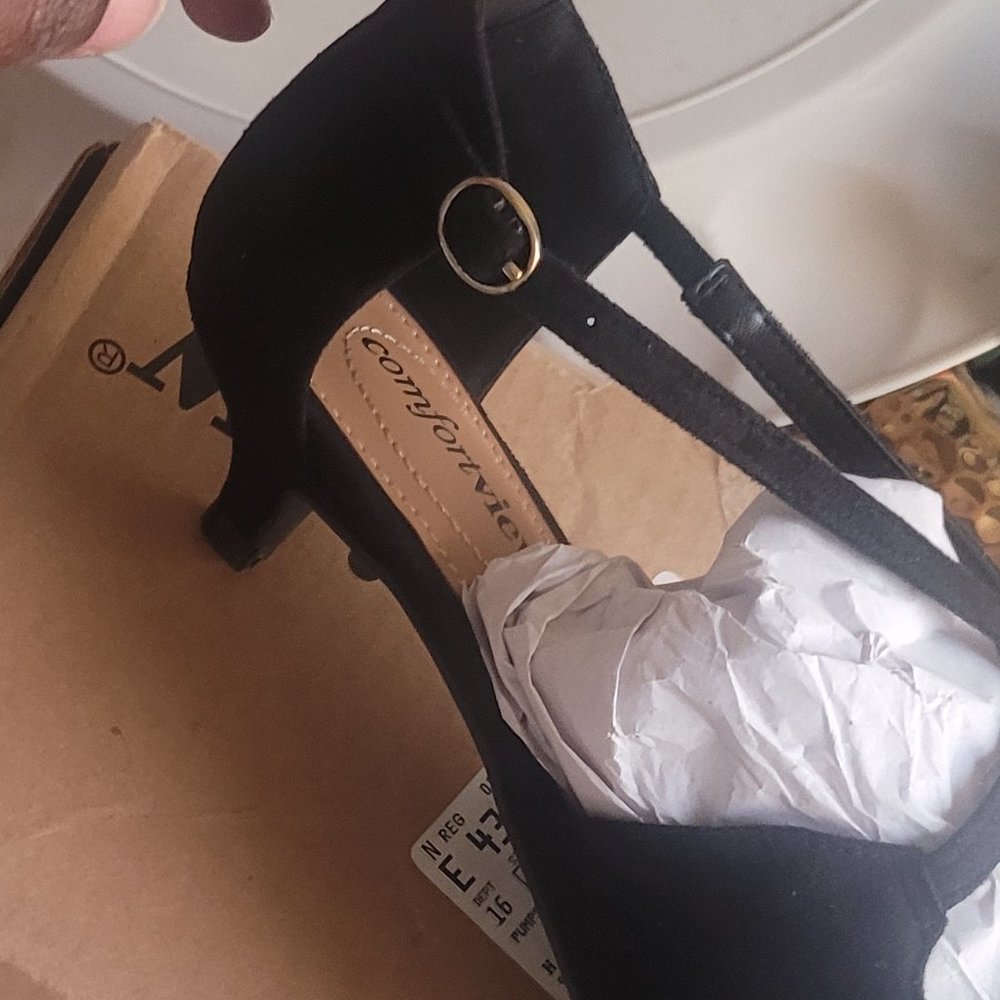 Kitten heels
